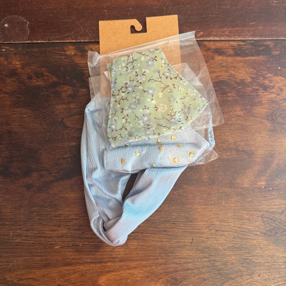 Berry Nordstrom‎ Rack Light Blue Floral Set of 2 Face Mask and 1 Headband